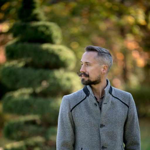 Profile image for pet sitter Jamessee Moulton