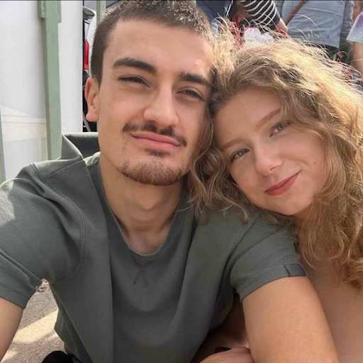 Profile image for pet sitters Aline & Alexis