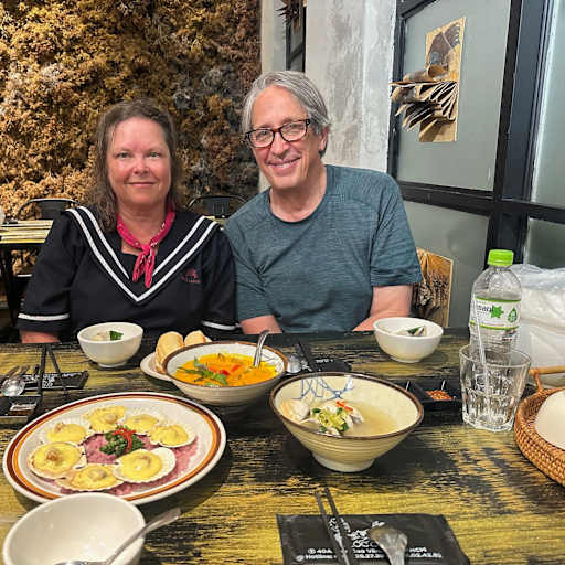 Profile image for pet sitters Wendy & Mike