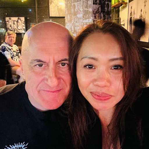 Profile image for pet sitters MIGUEL A & Mary Jean