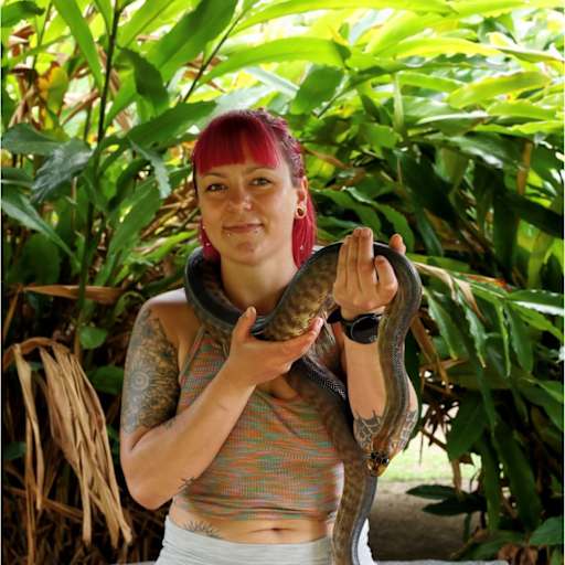 Profile image for pet sitter Naida