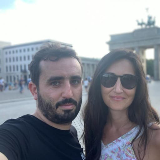 Profile image for pet sitters Julia & Lorenzo