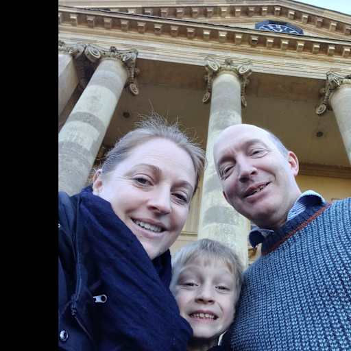 Profile image for pet sitters Henrietta & Benjamin 