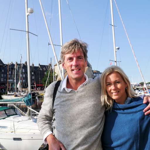 Profile image for pet sitters Julian & Kim