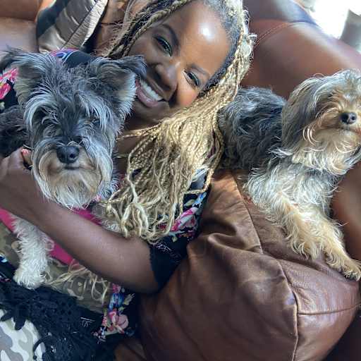 Profile image for pet sitter Larrisa