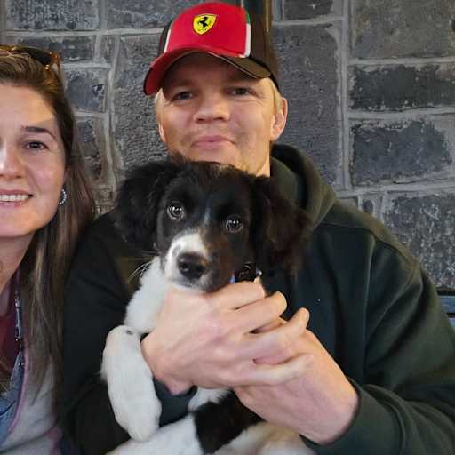 Profile image for pet sitters Hugh & Melissa 