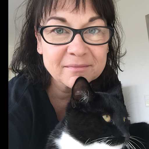 Profile image for pet sitters Kristi & Nika