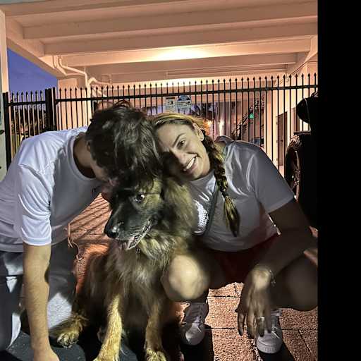 Profile image for pet sitter Maira Monica