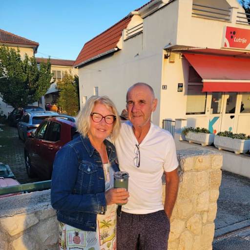 Profile image for pet sitters caroline & Lenny