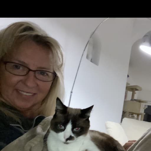 Profile image for pet sitter Lisa