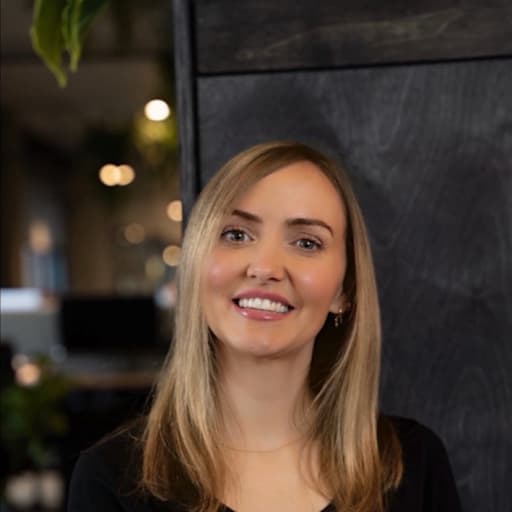 Profile image for pet sitter Dee