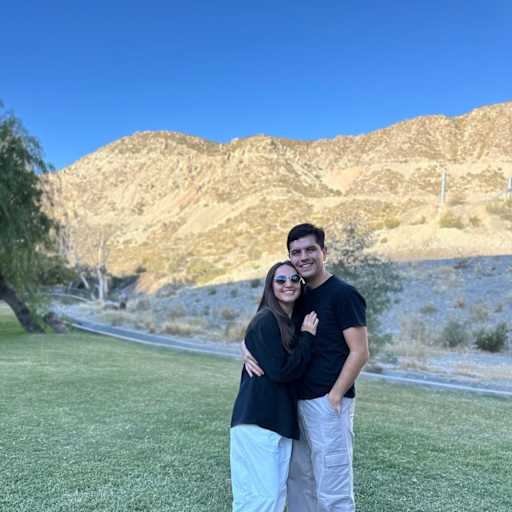 Profile image for pet sitters Agustina & Ariel