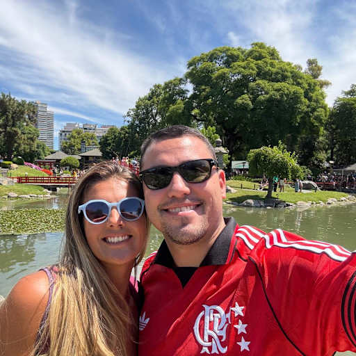 Profile image for pet sitters Tais & Leonardo