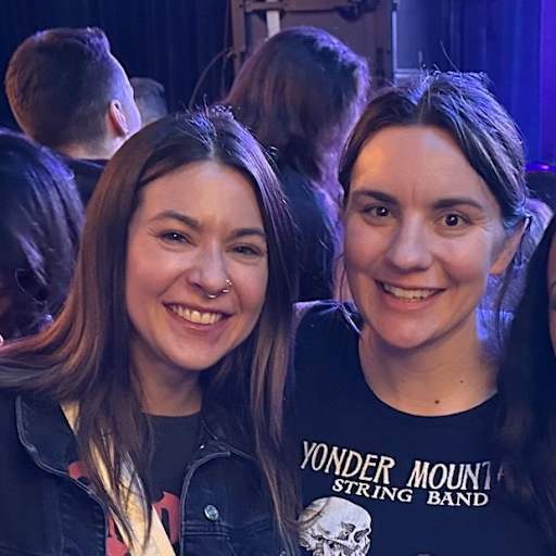 Profile image for pet sitters Gabrielle & Alyssa