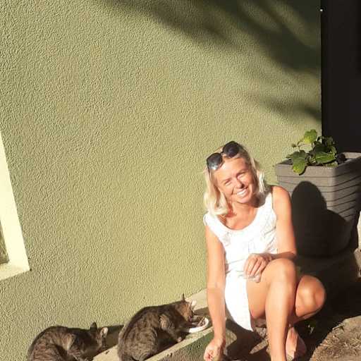 Profile image for pet sitters Simone & Ethan