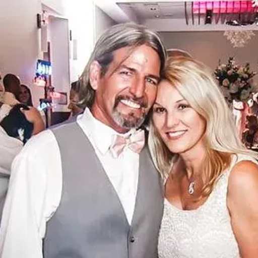 Profile image for pet sitters Lorrie & Christopher