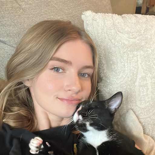 Profile image for pet sitter Emma