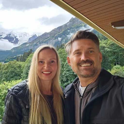 Profile image for pet sitters Dana & Jamey