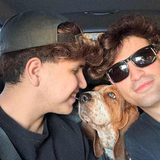 Profile image for pet sitters Alejandro & Gabriel