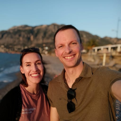 Profile image for pet sitters Esti & Jonathan