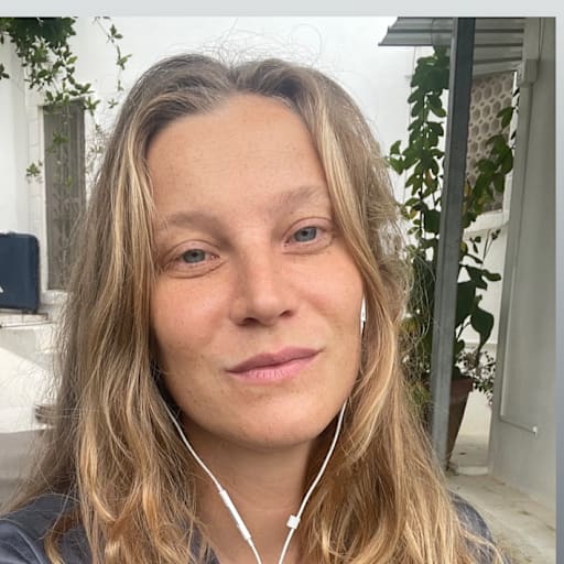 Profile image for pet sitter Julie