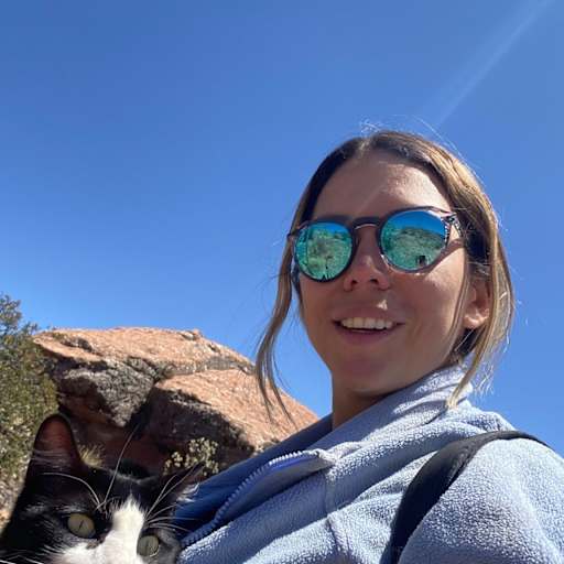 Profile image for pet sitter Isabel Cristina