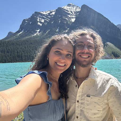 Profile image for pet sitters Thabata & Nicolas