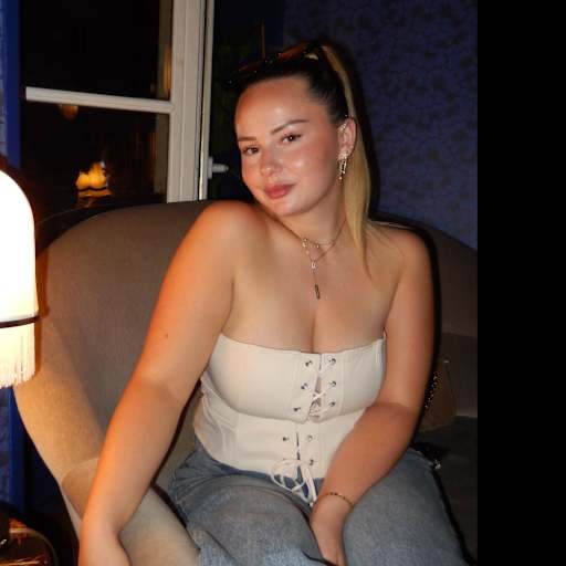 Profile image for pet sitter Adèle