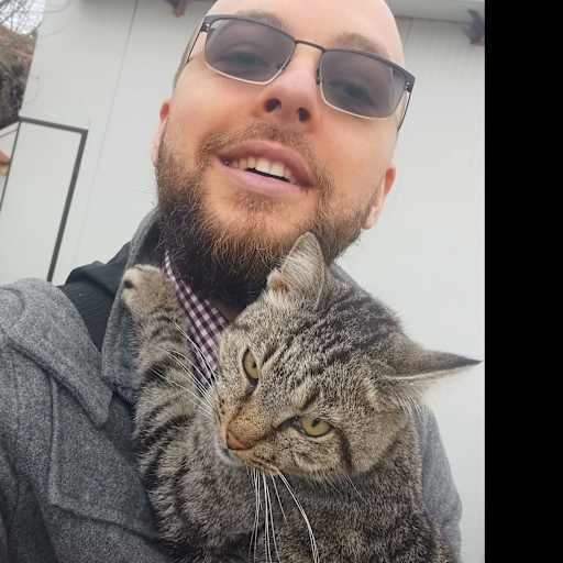 Profile image for pet sitters Oleksandr & Iryna