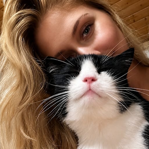 Profile image for pet sitter Julie