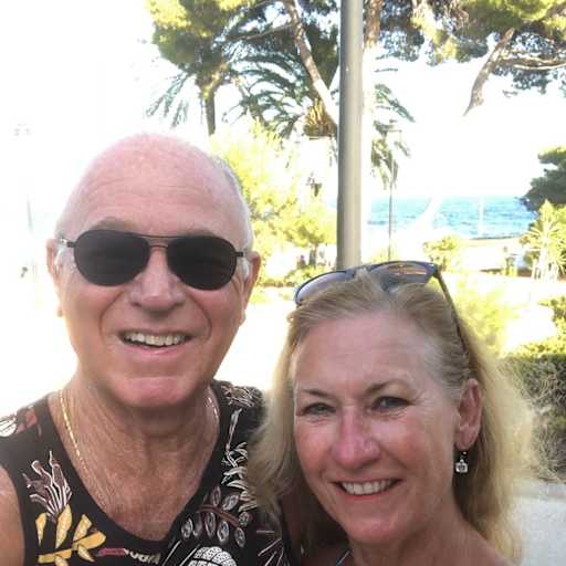 Profile image for pet sitters Leonie & John