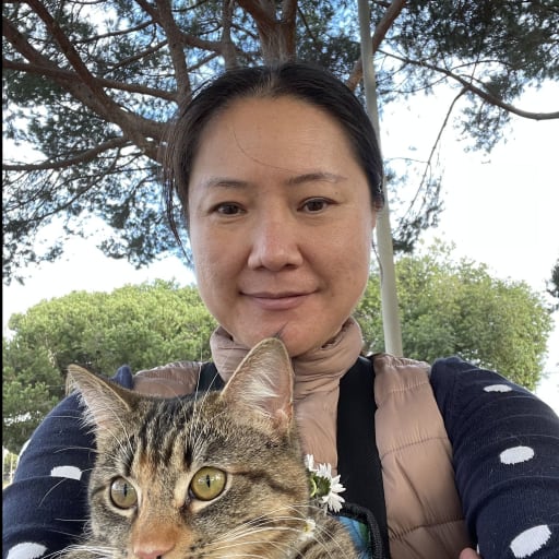 Profile image for pet sitter hui