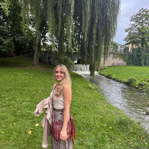 Profile image for pet sitter Emily