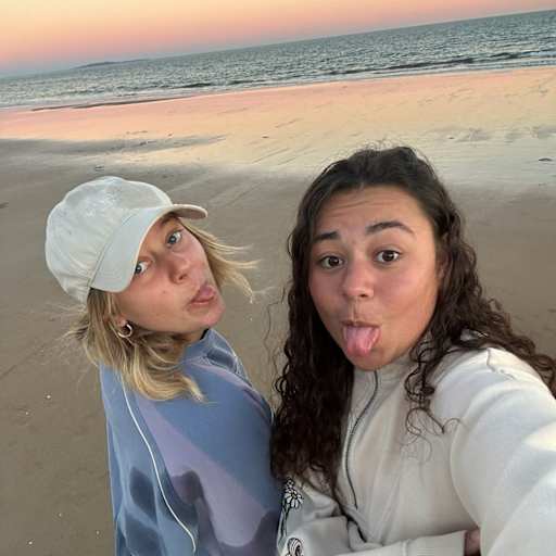 Profile image for pet sitters Laetitia & Lilly 