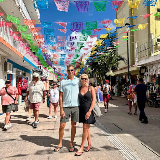 Profile image for pet sitters JULIE & Mike