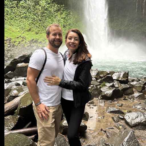 Profile image for pet sitters Luciane & William