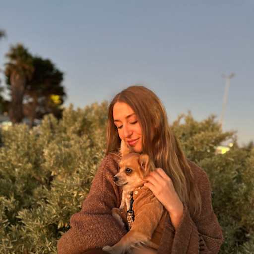 Profile image for pet sitter Ellie