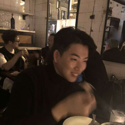 Profile image for pet sitters Seung Hwan & Junghwa