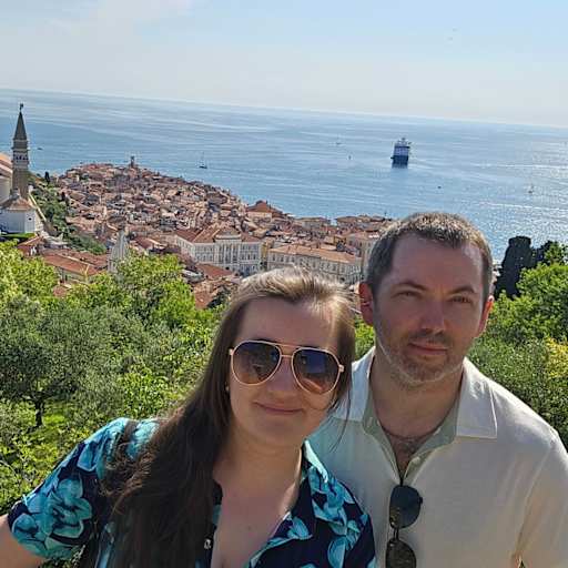 Profile image for pet sitters Daria & Ron