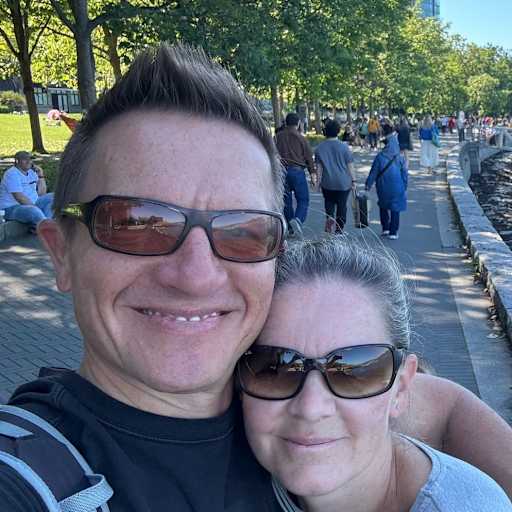 Profile image for pet sitters Oliver & Yasmin