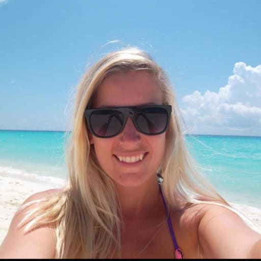 Profile image for pet sitter Naomi
