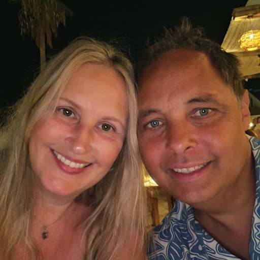 Profile image for pet sitters Suzanne & Joel