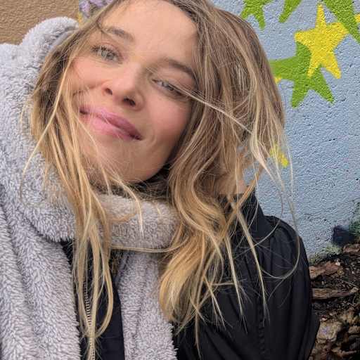 Profile image for pet sitter Virginie