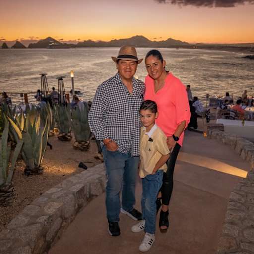 Profile image for pet sitters Anilu & Roberto