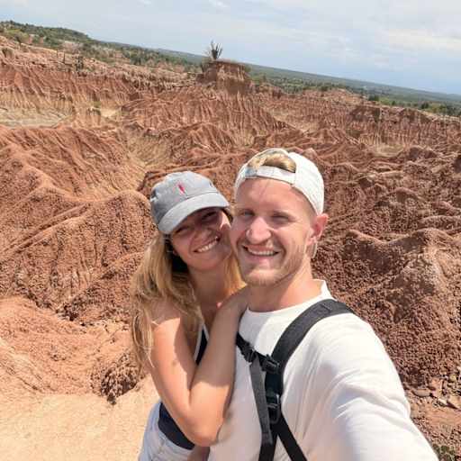 Profile image for pet sitters Julie & Kelian