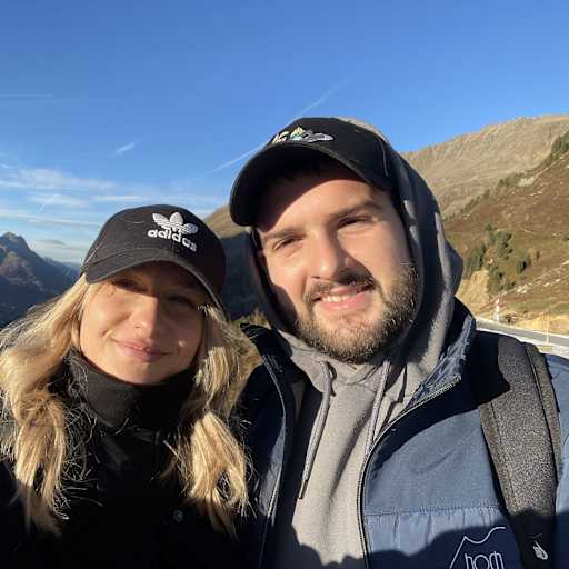 Profile image for pet sitters Jessica & Nikola