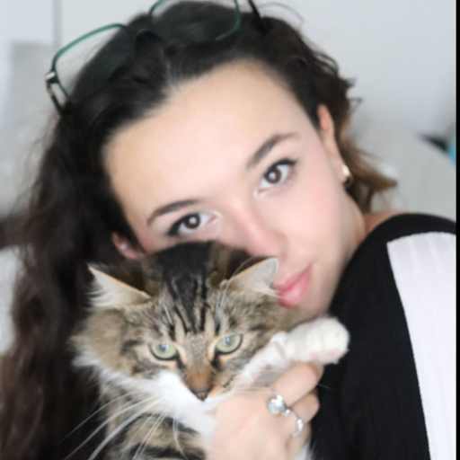 Profile image for pet sitter charlize