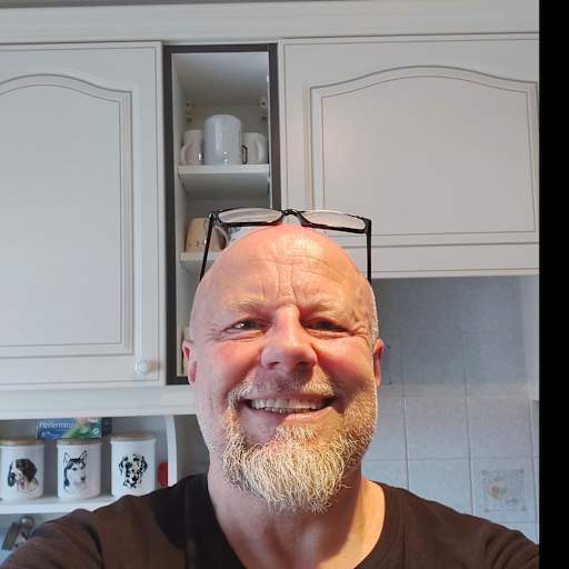Profile image for pet sitter DOLAN