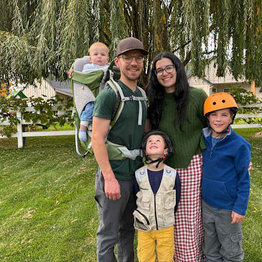 Profile image for pet sitters Haniya & Evan