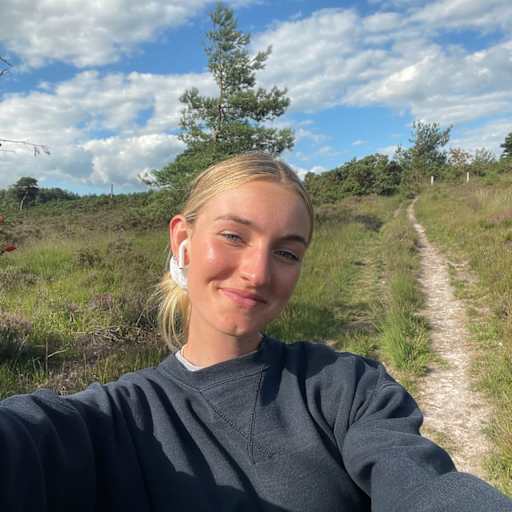 Profile image for pet sitter Izzy